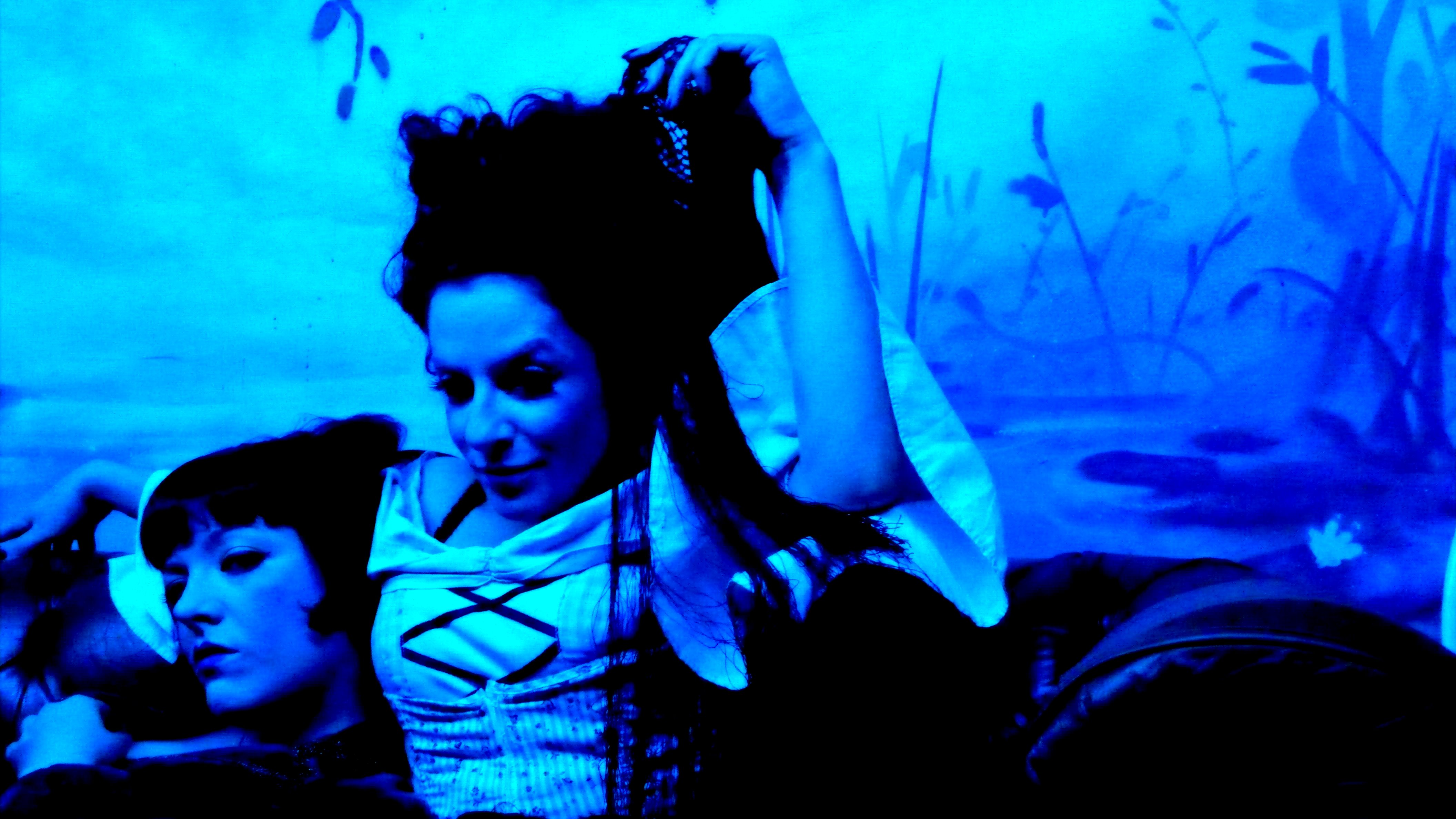 sirens in blue
